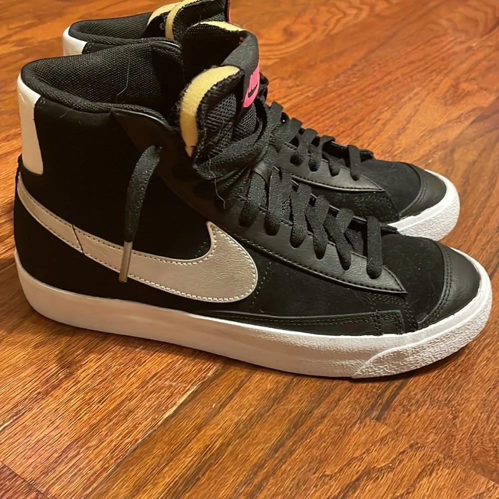 Nike Black High-Top Sneakers with White Sole and Pink Logo